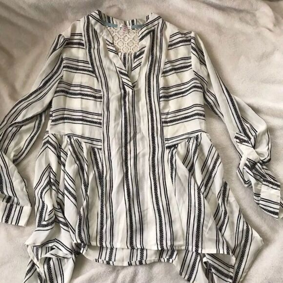  XS Black and white flowy Boho Top - Picture 1 of 3